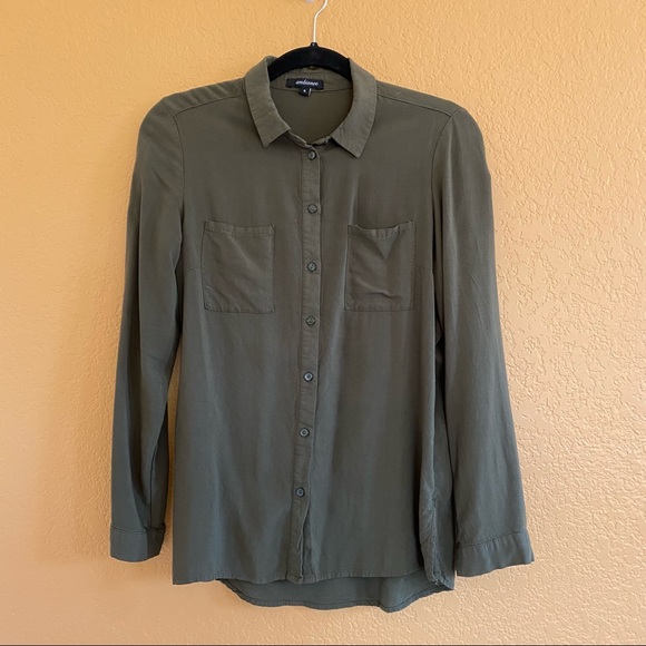 Lightweight green button-down (size small) - Picture 1 of 3